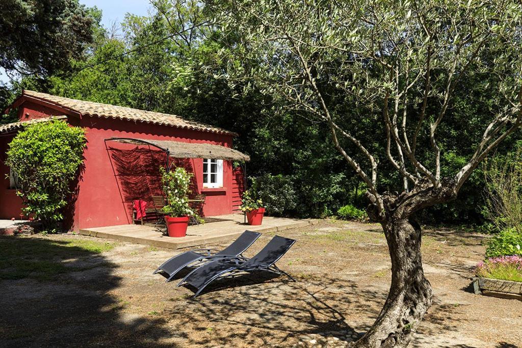 Les Gites Du Domaine De Rhodes Avignon Luaran gambar